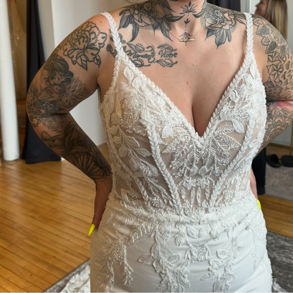 Elegant White Lace Bridal Gown